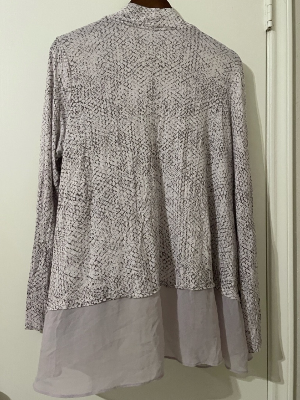 LOGO by Lori Goldstein Snakeskin Knit Cardigan Chiffon Hem Gray Lavender L - Picture 3 of 8